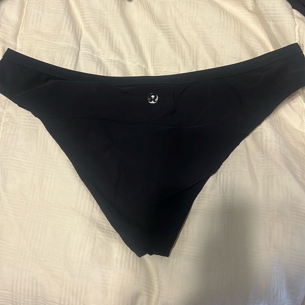 Mint condition lululemon swim bottoms size 6 black